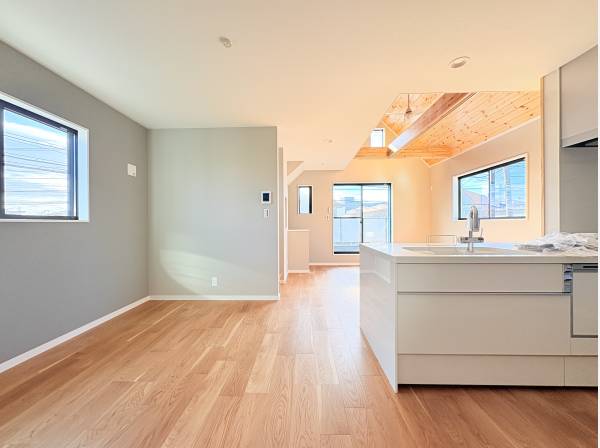 リビングとダイニングをセパレートしたライフスタイルが可能です！