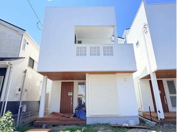 白基調のリゾート感漂う外観