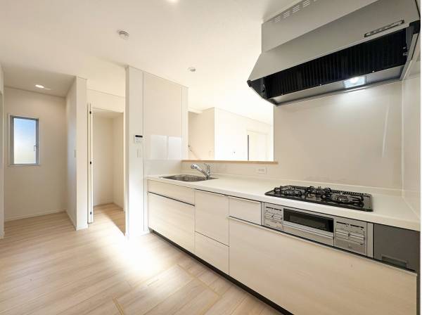 対面式キッチンやリビングイン階段が会話と笑顔を弾ませます