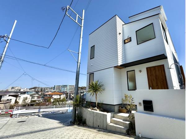 ホワイトカラーの爽やかなエクステリア