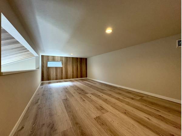 大きなロフトは固定階段で上がれます。