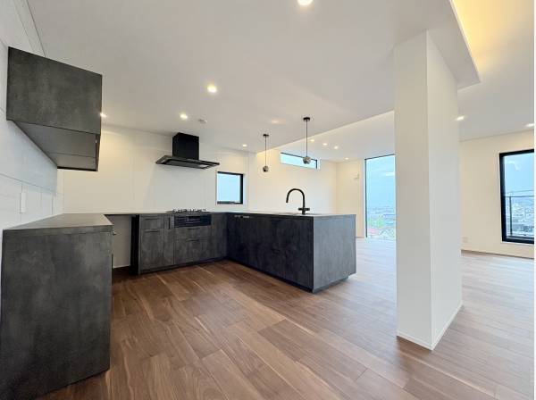 広く使えるキッチンスペース