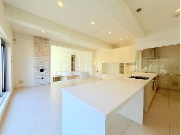 キッチンも広々、IHコンロは2ヶ所ございます！