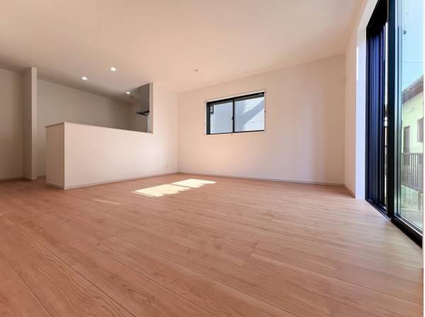 南向きのリビングを柔らかな陽光がふわっと包みます