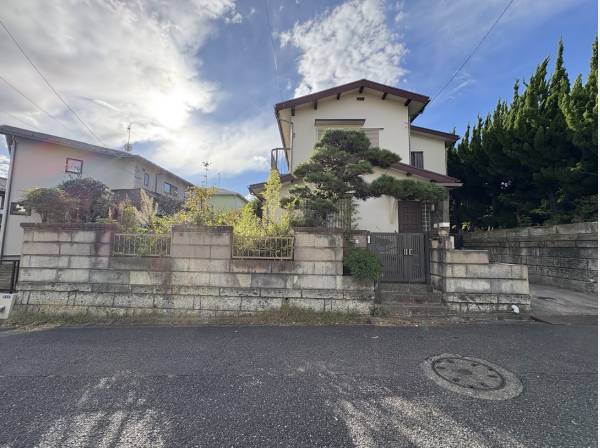 古屋を解体し、更地更地渡しです。