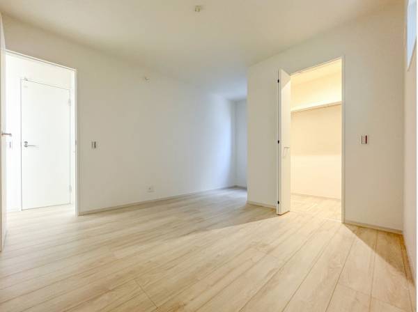 大容量WICを完備したゆとりあるサービスルーム