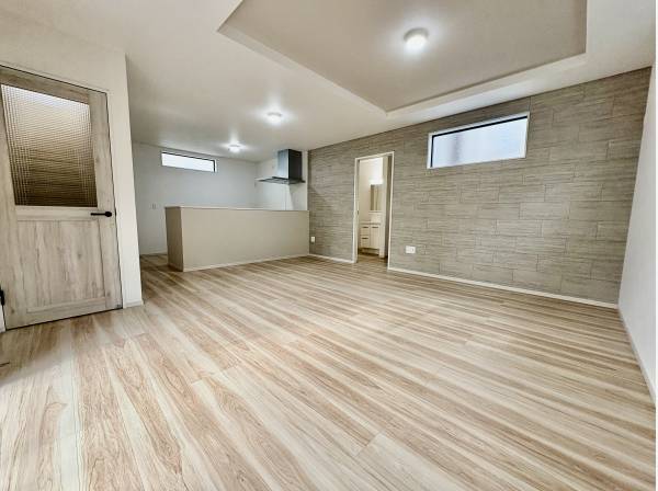 リビングとダイニングには床暖房が付いております。