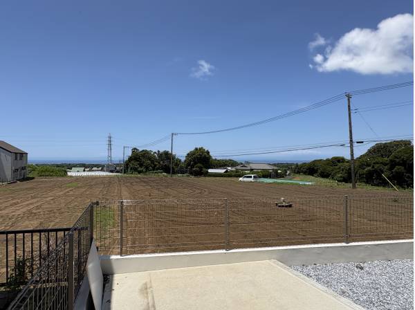 1階部分からも相模湾や緑豊かな景色を望むことができます