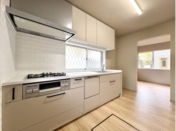 キッチンスペース。食洗機と浄水器付き