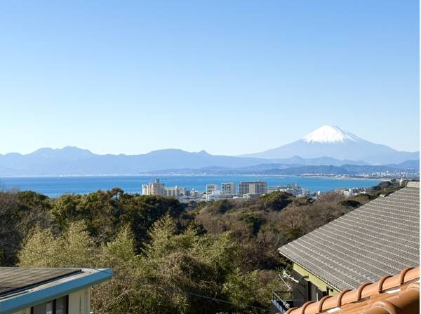 海・富士山・江ノ島を望む圧巻の眺望が広がります。