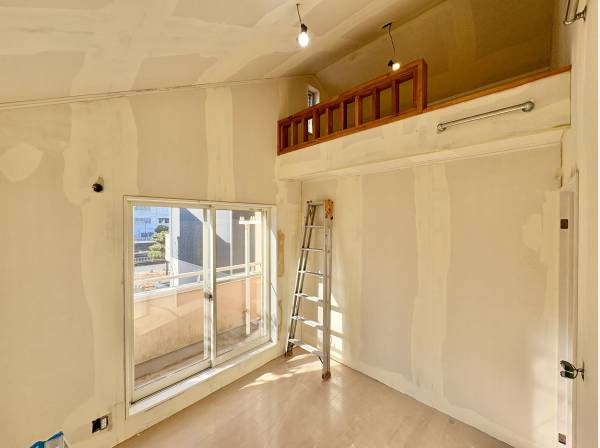 2面採光で太陽の光がお部屋の隅々まで届く明るい居室です。