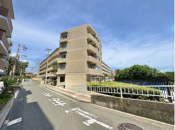 R１３４に面した海辺のマンションです