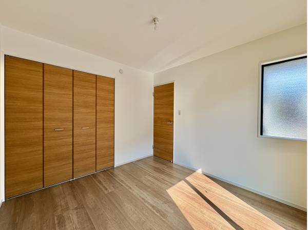 収納も各居室にございます。