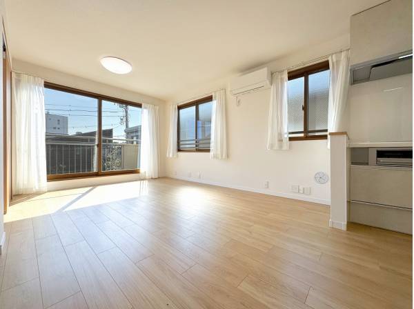 空の景色が心地良く広がる2階リビング