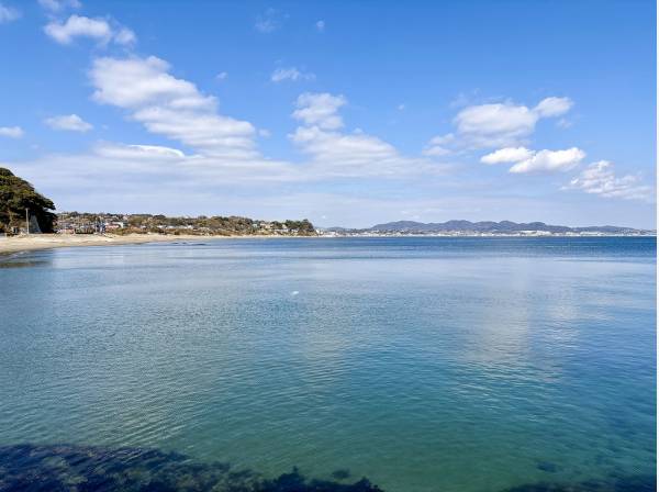 金田湾まで徒歩2分（約140m）