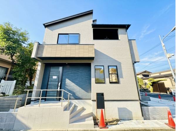 建物の外観も落ち着きのあるモダンテイスト！