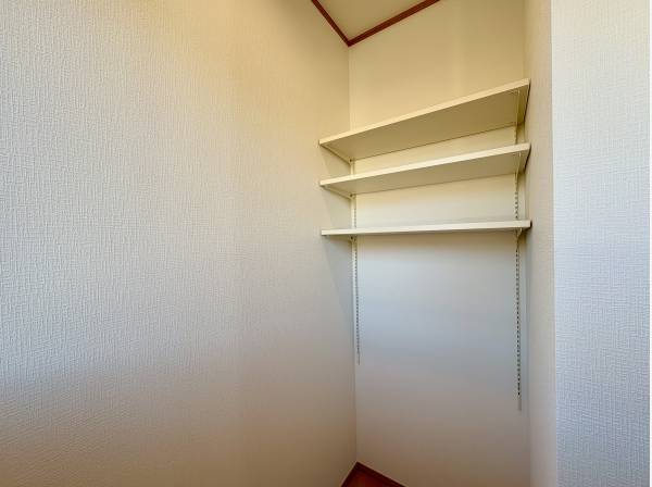 キッチン横にはパントリースペースも完備！
