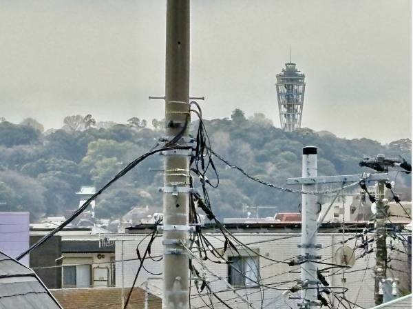 バルコニーから江の島の灯台が見えます♪