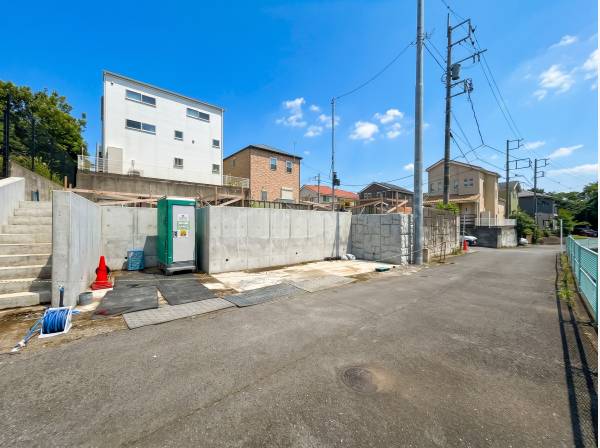 カースペース2台分を確保した、ゆとりある物件です