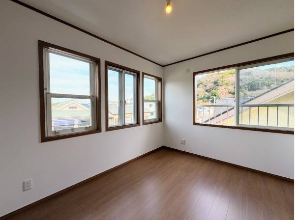 美しい自然に囲まれた洋室