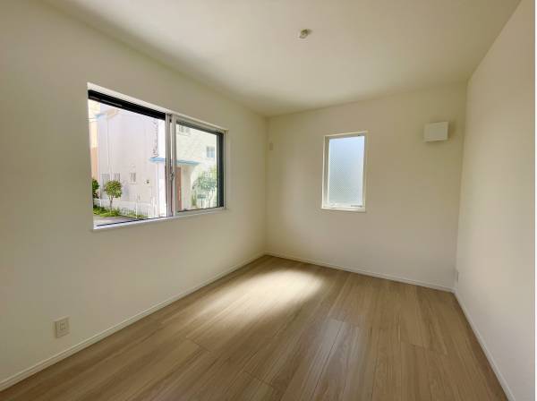２面採光の洋室は全3部屋