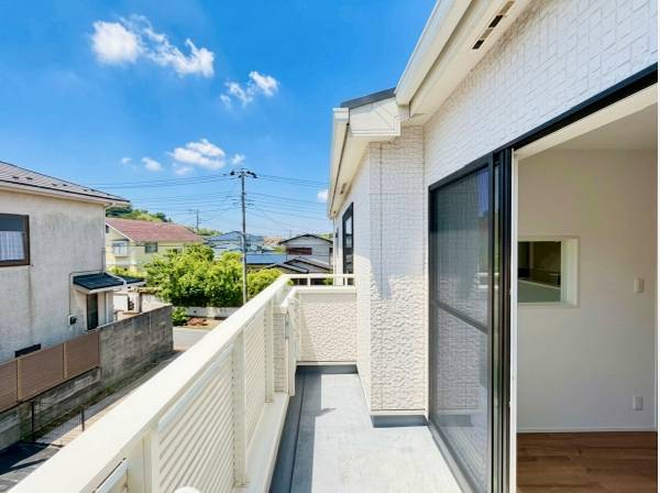 バルコニーは陽当たりも良好