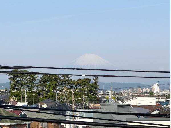お天気の良い日はくっきりと富士山を望むことができます
