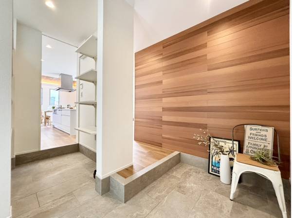 これほど広々としていると玄関の出入りが楽ですね