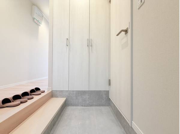 玄関収納もしっかりございます