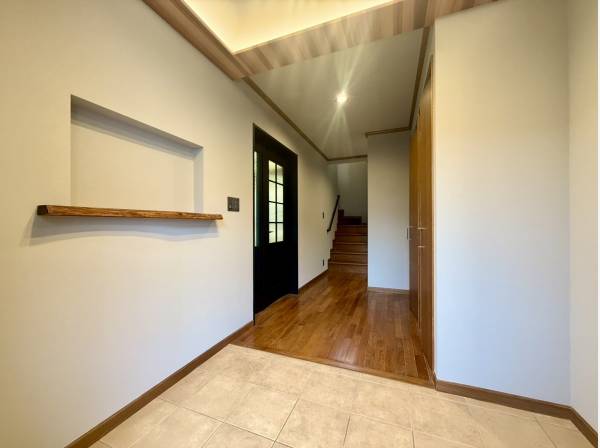 玄関スペースも広々でフラット!