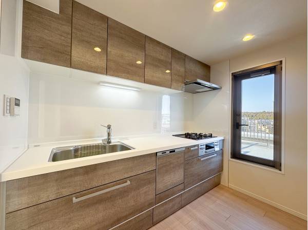 洗練感溢れるキッチンへと生まれ変わりました