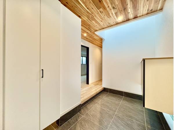 訪れたお客様も、思わず羨む玄関です