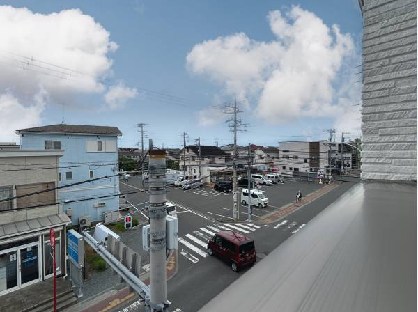目の前がコンビニエンスストアです！