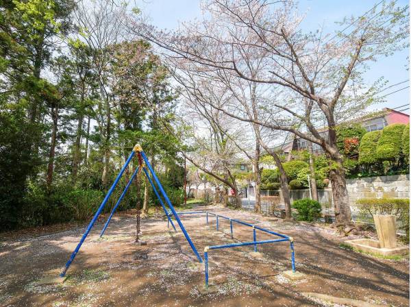 日当公園まで約450m・徒歩約6分