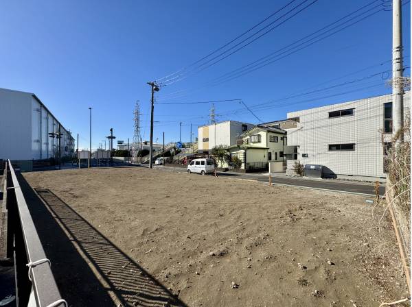 建築条件付きの売地ではございません