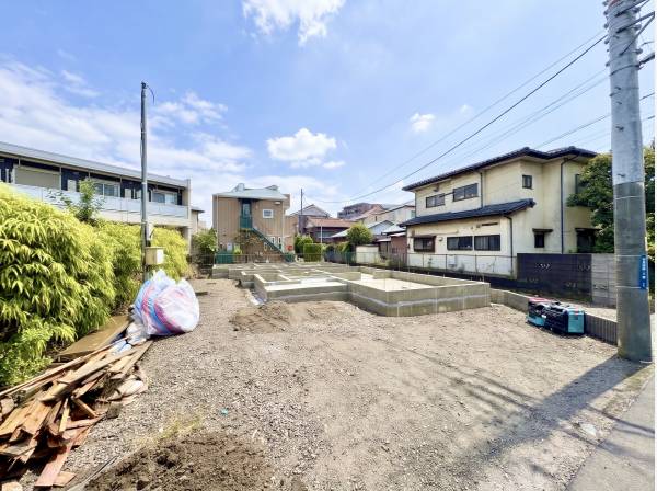 現地は日当たり良好、完成が待ち遠しいです！