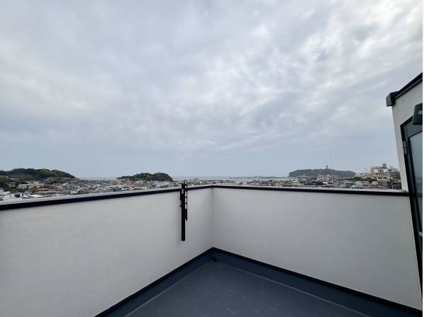 ご家族と優雅なひと時を過ごせるルーフバルコニー