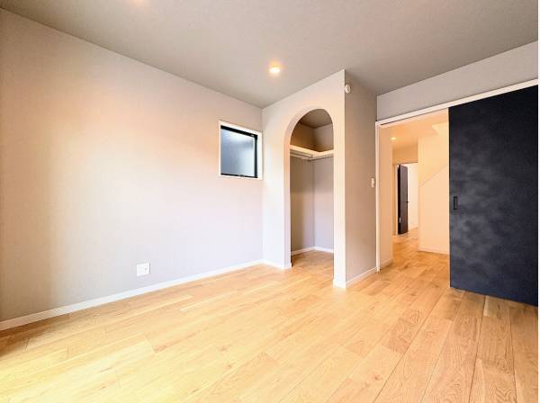 おしゃれなウォークインクローゼットも完備