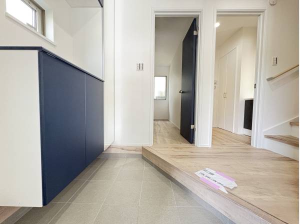 ゲストを優しく迎える、広やかな玄関