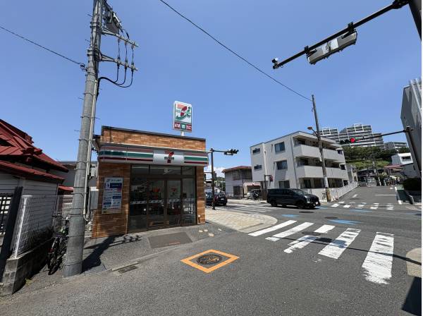 セブンイレブンまで徒歩3分　約190ｍ