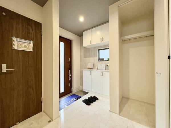 玄関すぐに収納