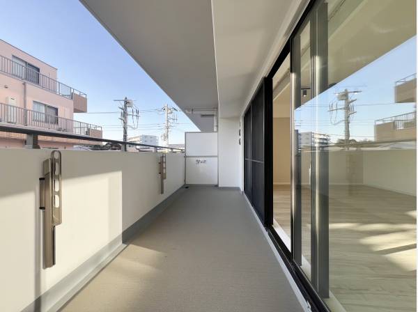 バルコニーは奥行きがございます