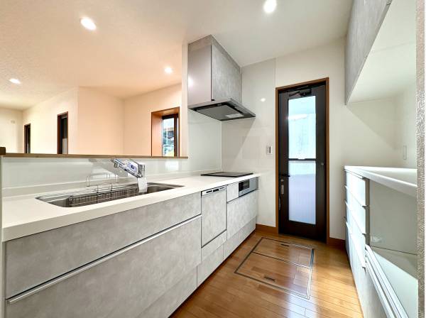 対面式システムキッチン