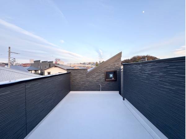 約7.5帖のスカイバルコニー！