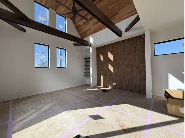 家族が集まる暖かいLDK