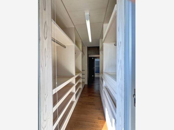 前面収納のクローゼット