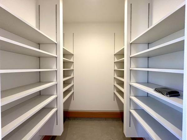 シューズインクローゼット完備です。