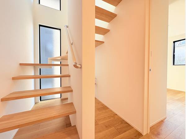 スケルトン階段で解放感を演出