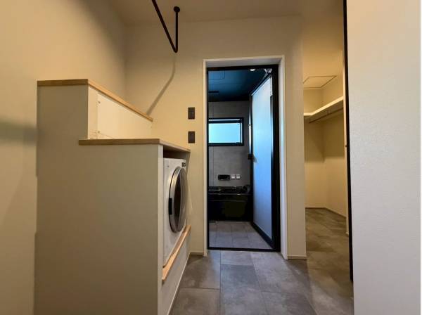 ファミリークロークも備えており、暮らしに便利な設備が満載