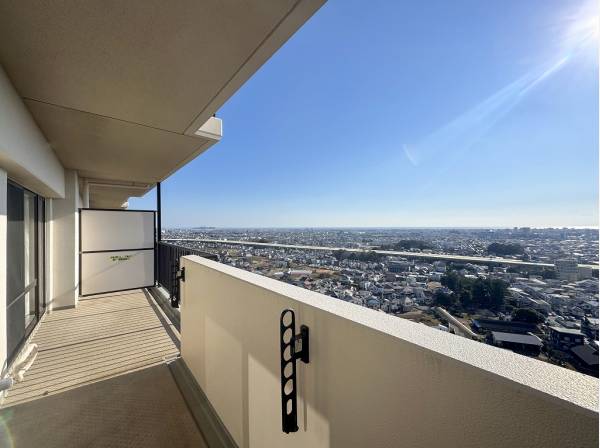 見晴らしの良さを活かすため一部抜け感のある手すりになっています